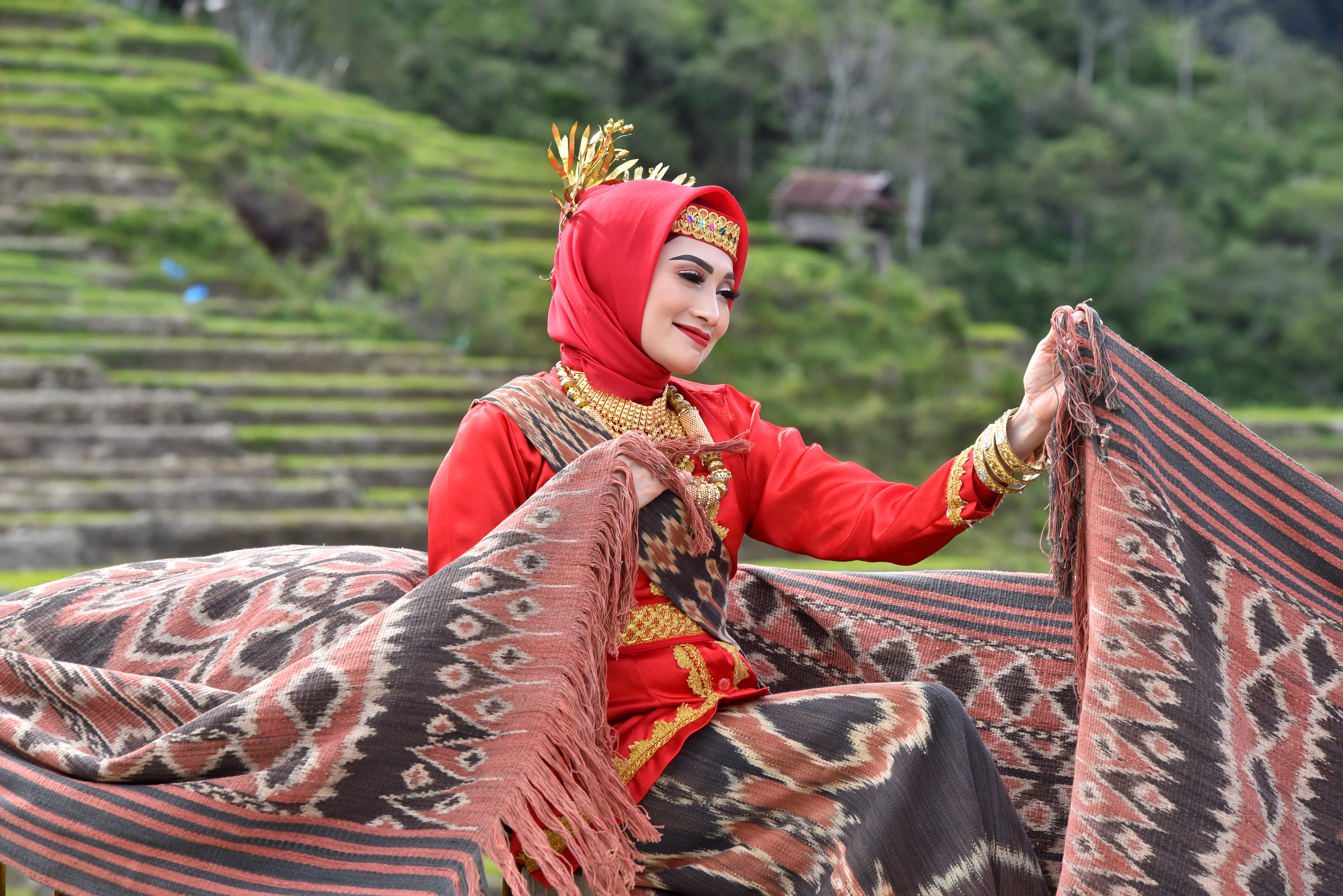 TENUN RONGKONG